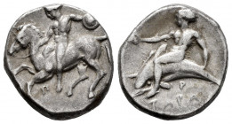 Calabria. Tarentum. Nomos. 344-340 BC. (Vlasto-433). (HN Italy-876). (Sng Ashmolean-925). Anv.: Nude warrior on horseback left, holding and small roun...