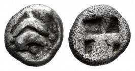 Thrace. Thasos. Obol. 463-411 BC. (Traité-II 1, 1750). Anv.: Dolphin right over dolphin left, pellet below. Rev.: Quadripartite incuse square . Ag. 0,...