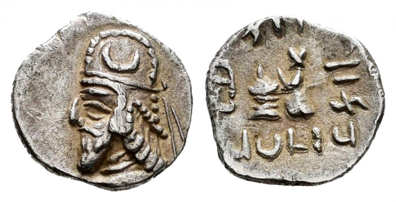 Kingdom of Parthia. Darios II. Obol. 70 BC. (Alram-566). Anv.: Bust of bearded k...