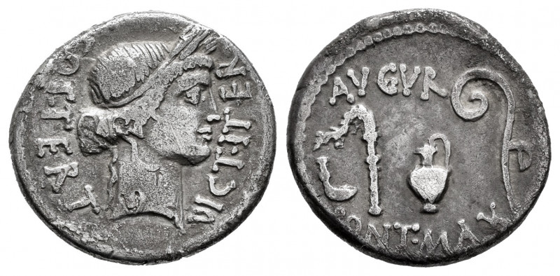 Julius Caesar. Denarius. 46 BC. Africa. (Ffc-3). (Craw-467/1a). (Cal-649). Anv.:...