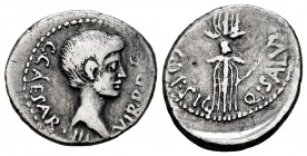 Augustus. Q. Salvidienus Salvius Rufus. Denarius. 40 BC. Military mint moving . (Ffc-324). (Craw-523/1b). (Cal-1238). Anv.: C. CAESAR III. VIR. R.P.C....