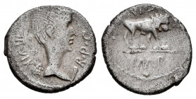 Mark Antony and Lepidus. Quinarius. 42 BC. Lugdunum. (Craw-489/6). (Woytek-480). (Rsc-fulvia 3). Anv.: Winged bust of Victory to right, with the liken...