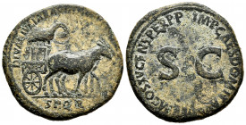Julia Titi. Sestertius. 90-91 AD. Rome. Struck under Domitian. (Ric-717). Anv.: DIVAE IVLIAE (AVG DIVI TITI F), carpentum drawn by two mules right; SP...