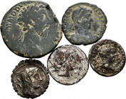 Lot of 4 coins, 1 imperial denarius and other 2 denarius of the republic, one of them lined. 1 sestertius of Commodus and 1 follis of Theodosius. TO E...