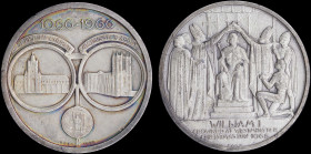 GREAT BRITAIN: Silver medal (0,999) commemorating William I and his corontaion in 1906. Obv: St Peters Church & Westminster Abbey. Rev: Scene of the c...