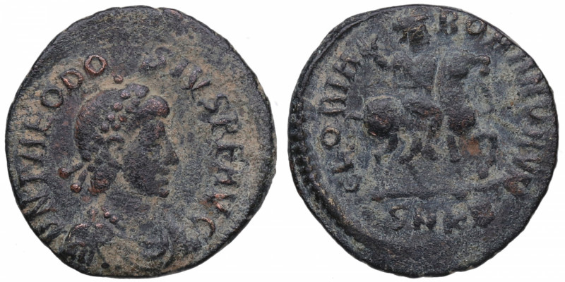 379-395 d.C. Teodosio I. Heraclea. Follis. RIC IX 29b.3. Busto con diademas, dra...