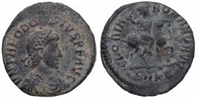 379-395 d.C. Teodosio I. Heraclea. Follis. RIC IX 29b.3. Busto con diademas, drapeados y coraza r. / Emperador a caballo r., Brazo extendido; SMKB.. M...