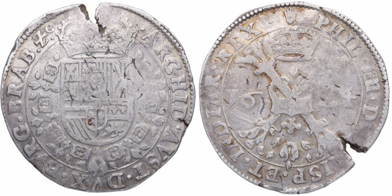 1624. Felipe IV (1621-1665). Amberes. Patagon . Ag. 27,46 g. Fractura. MBC-. Est...
