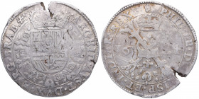 1624. Felipe IV (1621-1665). Amberes. Patagon . Ag. 27,46 g. Fractura. MBC-. Est.140.