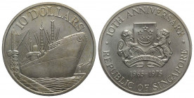 Singapore. AR 10 Dollars 1975, 10 Anniversario dell' Indipendenza. (41mm, 31.16g, 12h). KM 11. SPL