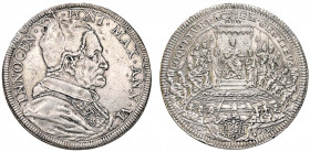 ROMA. Innocenzo XII (1691-1700) Piastra 1696/ VI (g. 31,69). Busto a ds. R/ Papa in concistoro. Munt. 21 AR - BB+