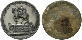 TORINO. Carlo Emanuele III (I periodo 1730-1755) Placchetta uniface (mm. 52) CAROLO EM III REGI OPT P P BELLI PACISQ ARTIBVS CLARISSIMVS, Monumento eq...