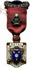 Distintivo-badge massoneria inglese con smalti. ROYAL MASONIC BENEVOLENT INSTITUTION 1923 con iscrizione ABSQUE LABORE NIHIL. Steward. (Lunghezza con ...