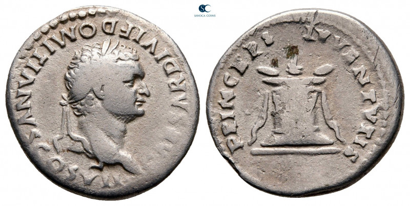 Domitian as Caesar AD 69-81. Rome
Denarius AR

19 mm, 3,13 g

CAESAR DIVI F...