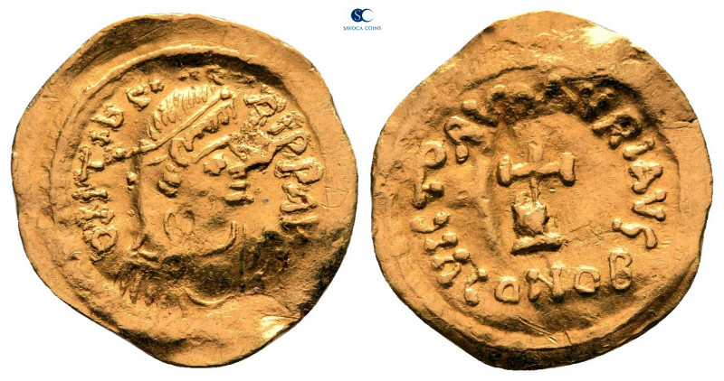 Maurice Tiberius AD 582-602. Constantinople
Tremissis AV

16 mm, 1,46 g

D ...