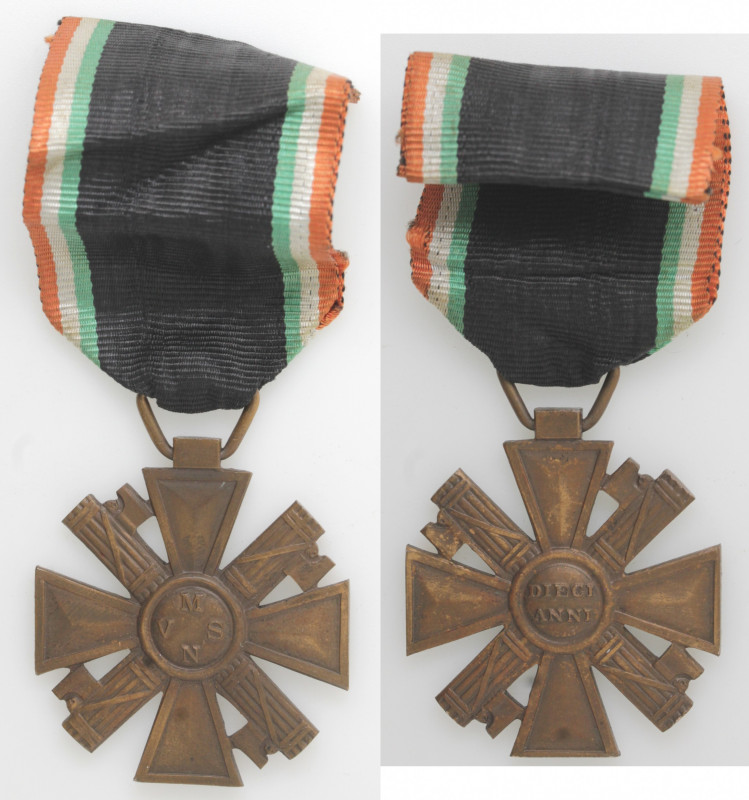 Medaglie. Vittorio Emanuele III. 1900-1943. Croce al merito per 10 anni nella MV...
