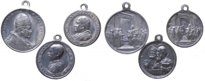 Lotto n.3 medaglie con diverse raffigurazioni, Pio XI e Pio XII - con appiccagno...