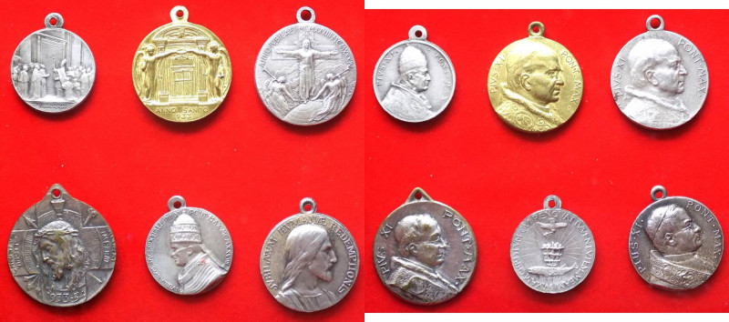 Lotto n.6 medagliette con diverse raffigurazioni tutte di Pio XI - con appiccagn...