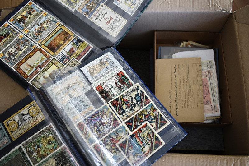 Deutschland - Notgeld: Serienscheine: 5 Alben (teils schöne alte Alben) mit Seri...