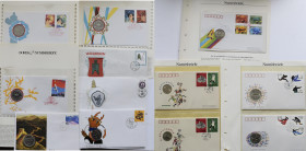 China - Volksrepublik: Lot 12 Numisbriefe mit entsprechenden Ersttags- Briefmarken, dabei auch die seltenen 1 Yuan 1984, 35 Jahre Volksrepublik (KM# 1...