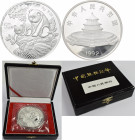 China - Volksrepublik: 50 Yuan 1992, Panda. KM# 398, Schön 409, 5 OZ (155,5g) 999/1000 Silber, in Kapsel, nur 4.000 Exemplare, im Originaletui, mit Ze...