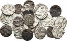 Indien: Lot 22 unbestimmter Kleinmünzen, vermutlich Indien / Asiatischer- / Islamischer Raum, 13 x Silber, 9 x Bronze. Gewicht je ca. 0,3 g.
 [differ...