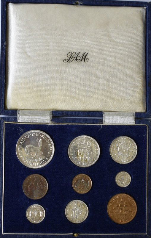 Südafrika: Georg VI. 1936-1952: Proof Coin Set 1947 in Etui (leider beschädigt),...