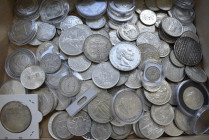 Alle Welt: Lot Silbermünzen aus aller Welt, ca. 1,8kg Brutto, dabei Liechtenstein, Niederlande, Portugal, Frankreich, Schweiz und weitere Länder. von ...