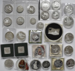 Alle Welt: Sammlung Silber Raritäten. 29 Silbermünzen mit überwiegend kleinen Auflagen aus Asien - Übersee. Viele Tiermotive und Schiffs Motive dabei,...