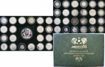 Alle Welt: Fußball WM Mexico 1986: Offizielle Kassette mit 45 diversen Münzen aus verschiedenen Ländern, überwiegend Silber, mit Fußball Motiven. Dabe...