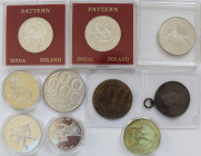 Alle Welt: Lot Weltmünzen mit China 1 Yuan 1982 Fußball aus Messing, Polen Proben, Mongolei. Dabei auch 2 Medaillen. Viel Silber dabei.
 [differenzbe...