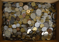 Alle Welt: 10 kg Kursmünzen aus aller Welt, 19./20. Jahrhundert, eine eingehende Besichtigung wird ausdrücklich empfohlen.
 [differenzbesteuert]