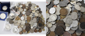 Alle Welt: Ca. 2 kg an diversen Münzen aus aller Welt, dabei einige ältere Münzen vor 1900 gesichtet, ein paar wenige Silbermünzen und Medaillen sind ...
