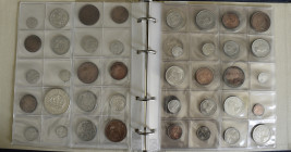 Australien: Kleines Album mit diversen Münzen (über 50) aus Australien, überwiegend alte Münzen bis ca. 1970, einiges an Silber dabei.
 [differenzbes...