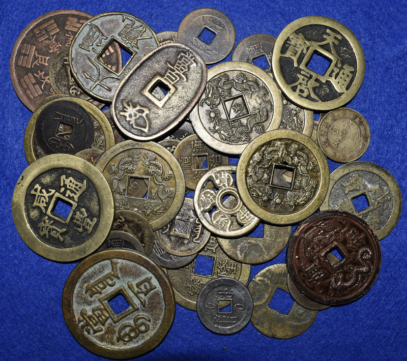 China: Lot ca. 45 Münzen und Medaillen, Tael,s Cashmünzen - Belegstücke / Fantas...