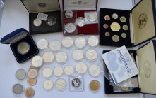Andorra: Sammlung diverser Münzen, überwiegend Diner / ECU Ausgaben, dabei auch ältere Stücke (1964 Napoleon Set, 1984 Bisse), sowie Europroben 2003....