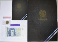 Estland: 90 Jahre Eesti Pank, Festpublikation 1999: KMS mit 6 Münzen, 1 Kroon extra, Collector Album mit Briefmarken, Münze und eine Musterbanknote 10...