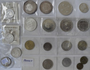 Monaco: Monaco vor der Euro Einführung. Kleines Lot 20 Münzen, dabei Umlaufgeld bis zu Gedenkmünzen, einige aus Silber dabei, auch Proben 1982 Grace K...