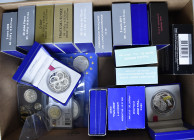 Frankreich: Großes Lot mit Gedenkmünzen aus Frankreich, dabei 11 x 2 Euro Gedenkmünzen, davon 7x pp, 2 x 1/4 Euro 2002 in Blister sowie weitere 16 Mün...
