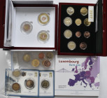 Luxemburg: Kleines Lot mit folgenden Münzen: Etui mit 3 x Trimetall 2,5 Euro Gedenkmünzen UNESCO, KMS 2017 pp, KMS 2011 BU, 2 x 2 Euro in Coincard, ei...