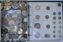 Deutschland: Ein Album und eine Schatulle mit diversen Münzen und Medaillen aus aller Welt, auch Kiloware genannt, dabei auch ein paar Belegstücke ges...