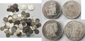 Haus Habsburg: Kleines Lot mit 2 Gulden 1879 Silberhochzeit (Her. 824), 5 Kronen 1909 (Her. 773) sowie ein paar Kleinmünzen aus Österreich-Ungarn, daz...