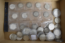 Drittes Reich: Kleines Lot mit Silbermünzen des Dritten Reiches, dabei: 14 x 5 RM ohne HK, 5 x mit, 22 x 2 Reichsmark, davon 2 x Schiller.
 [differen...