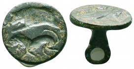 Ancient Bronze Stamp Seal depicting a bear and Lion,

Condition: Very Fine

Weight: 13.2 gr
Diameter: 26 mm