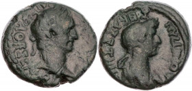 THESSALIEN KOINON
Domitianus mit Domitia, 81-96 n. Chr. AE-Tetrachalkon Vs.: Kopf des Domitian mit Lorbeerkranz n. r., Rs.: drapierte Büste der Domit...
