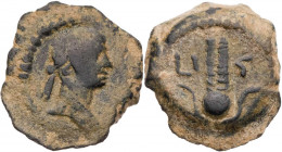 ÄGYPTEN ALEXANDRIA
Traianus, 98-117 n. Chr. AE-Hemiobol 112/113 n. Chr. (= Jahr 16) Vs.: Kopf mit Lorbeerkranz n. r., Rs.: Isis-Krone, in den Feldern...