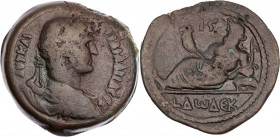 ÄGYPTEN ALEXANDRIA
Hadrianus, 117-138 n. Chr. AE-Drachme 127/128 n. Chr. (= Jahr 12) Vs.: gepanzerte und drapierte Büste mit Lorbeerkranz n. r., Rs.:...