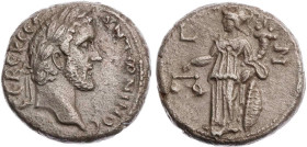 ÄGYPTEN ALEXANDRIA
Antoninus Pius, 138-161 n. Chr. BI-Tetradrachme 143/144 n. Chr. (= Jahr 7) Vs.: Kopf mit Lorbeerkranz n. r., Rs.: Athena-Dikaiosyn...