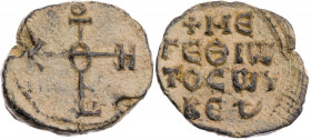 Megethios, um 800-815. Bleisiegel Vs.: Kreuzmonogramm, Rs.: 4 Zeilen Schrift wohl unpubliziert. 6.56 g. RR beige Patina, ss-vz

"Theotoke boethei / ...