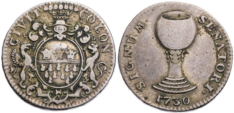 KÖLN STADT
 Ratszeichen 1730 Vs.: behelmter Stadtschild, von Greif und Löwe geh...
